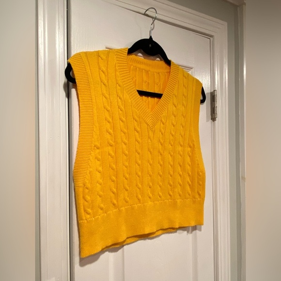 NWOT Marigold Yellow Size S V Neck Pullover Soft Cable Knit Cropped Sweater Vest - Picture 5 of 9